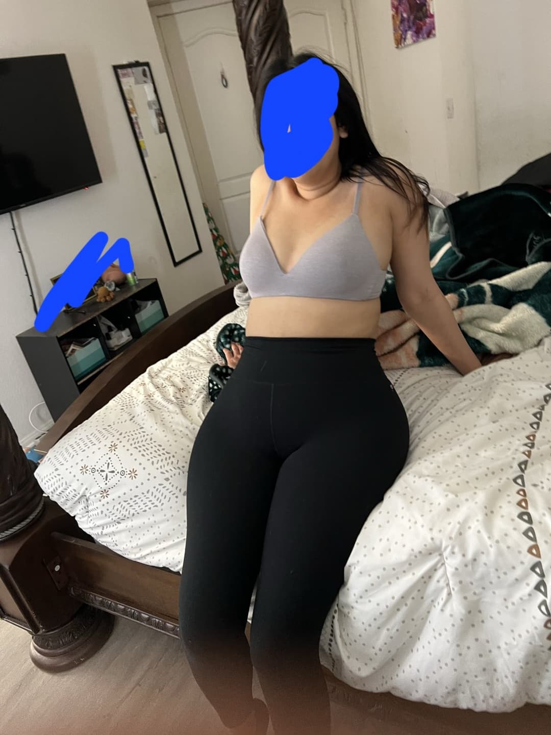 Click to view full size Latina used to get used up at parties. Tons of stories of her. Fat ass. Rate in comments.