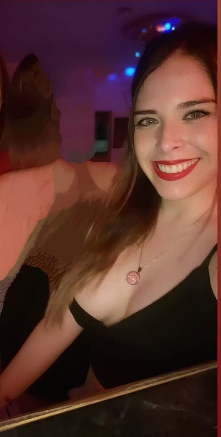 Anto rubia petera argentina ? tiene cara de petera y chupa re bien la pija