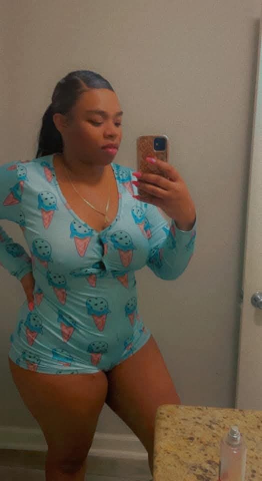 alcoholic Single Mother of 3 From Los Angeles Be Letting Everybody Fuck Mid 30s as of 2025