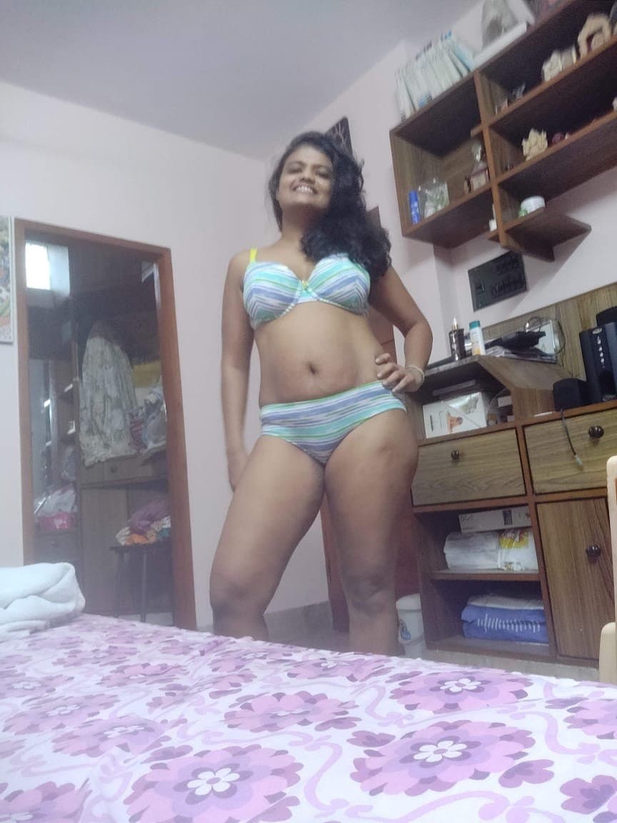 Famous Indian Webslut Likes to Show Off