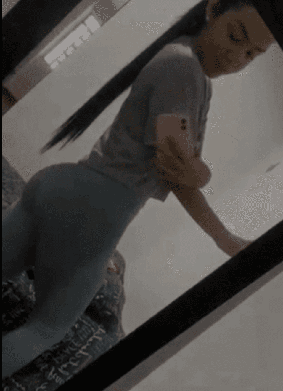 Puta Bailando y haciendo garganta profunda, es feliz mamando