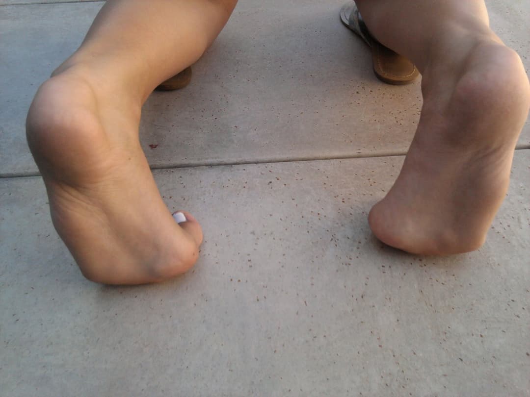 [FOOT FETISH] Licking teen soles with pleasure