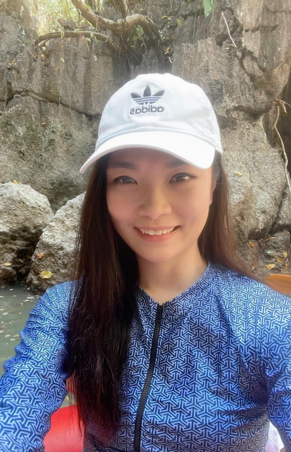 Hot Viet girl giving blowjob