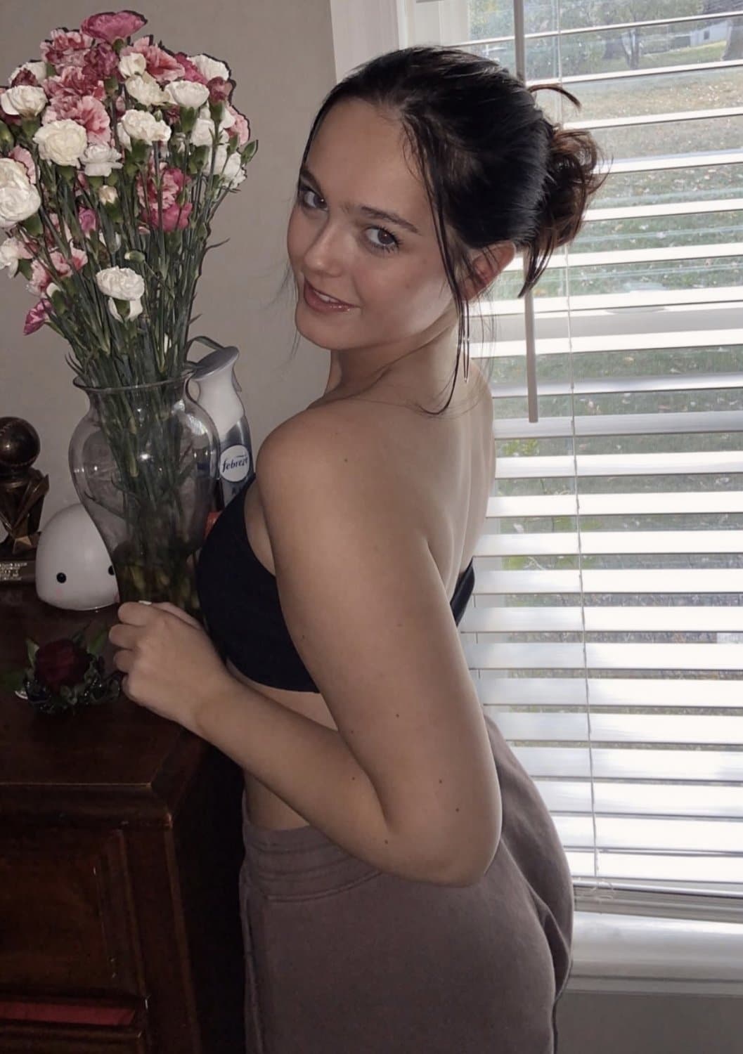 Sisters Anna (18) & Avery (19) - Which Sister are you Nutting In? Anna (blonde), Avery (Brunette)