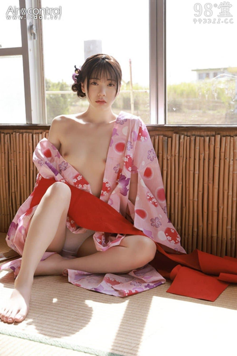 Click to view full size anri-sugisaki-yuna-takeuchi-2