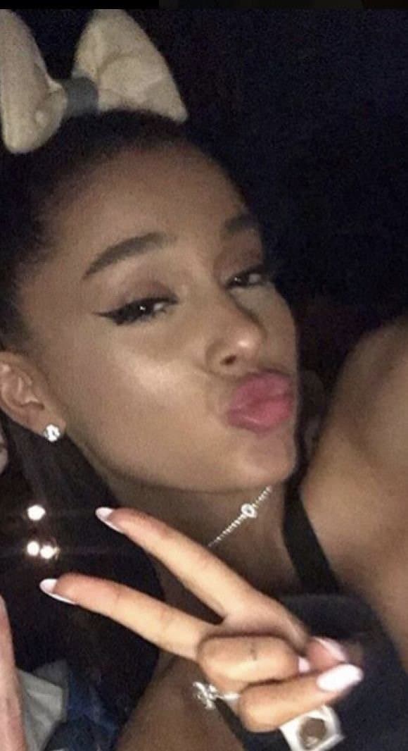More Ariana Grande face/lips porn to goon to ?