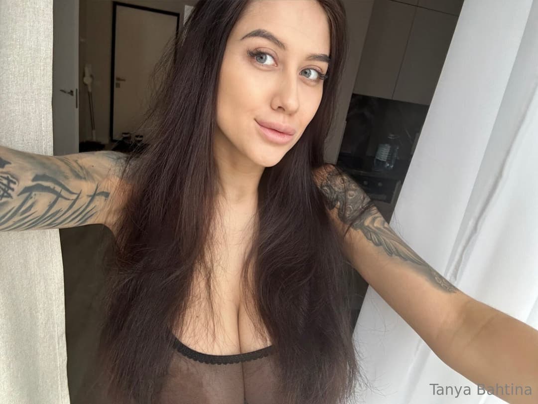 A study in contrasts: soft light, strong tattoos ✨✨✨ ┴ɐuʎɐqɐɥʇᴉuɐ