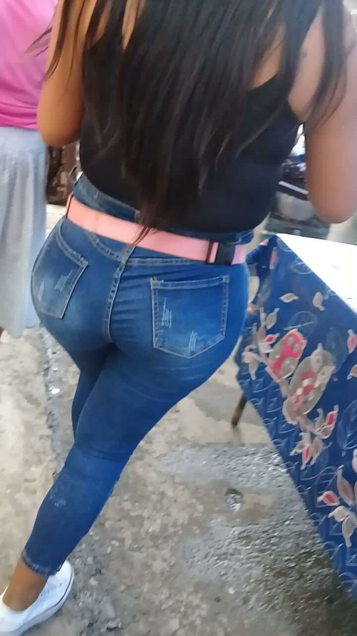 Taquera del estado de puebla repartiendo en la calle ?