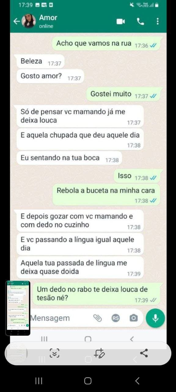 Corno adora exibir sua putinha de pato branco