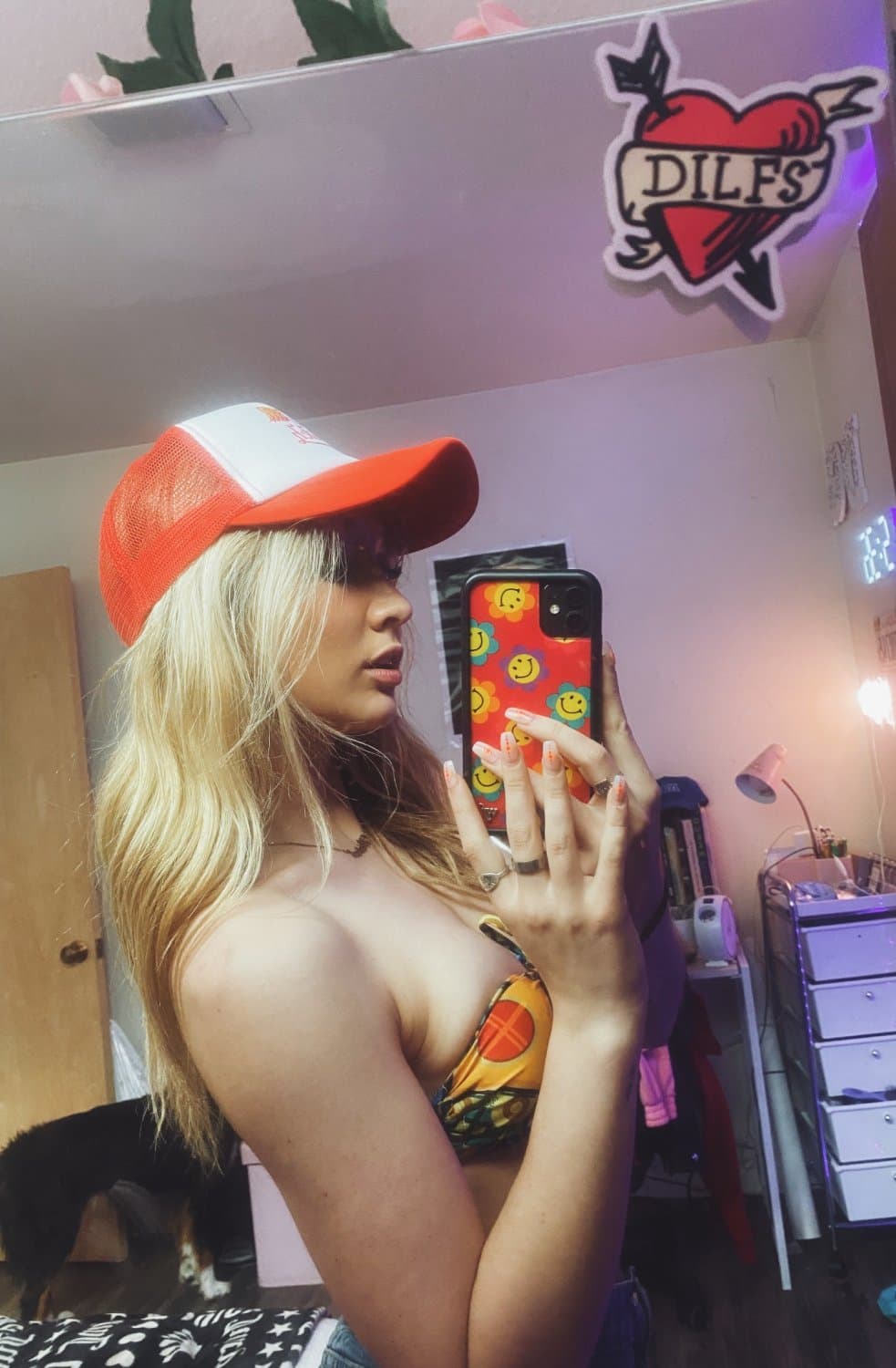 College cheerleader Em loves DILFs