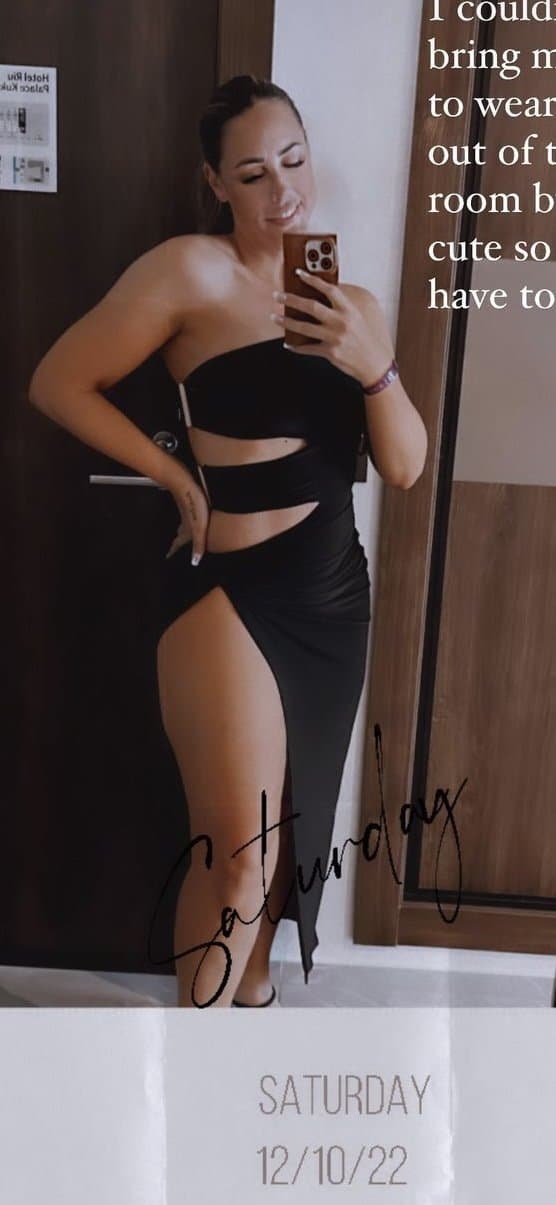 Click to view full size Texas TikTok milf Robyn fields