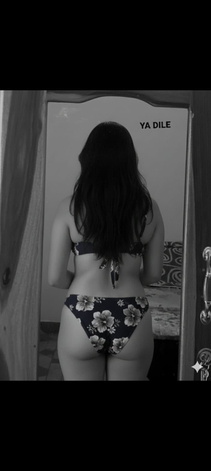 Culo de amigas en bikini por ia creado por ia