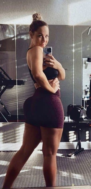 Click to view full size Big ass Texas hotwife Robyn fields