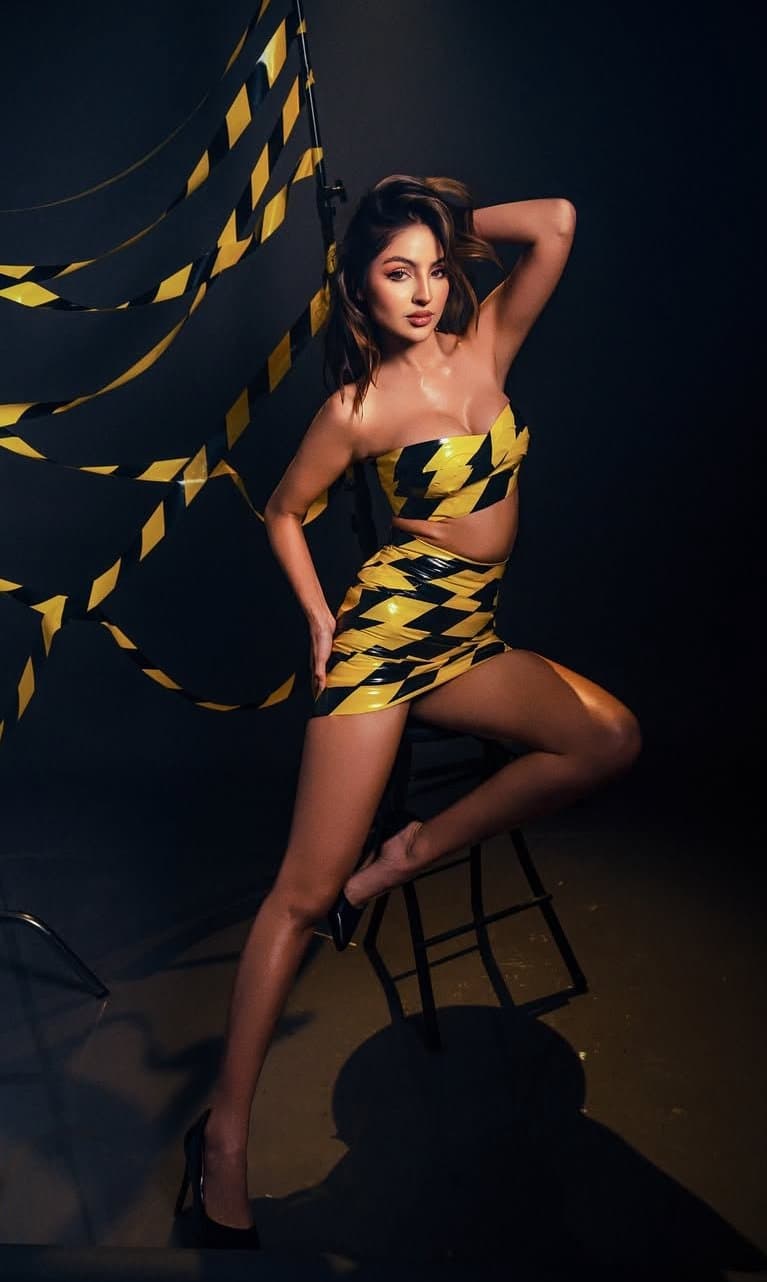 Skinny girl 1 or skinny girl 2?