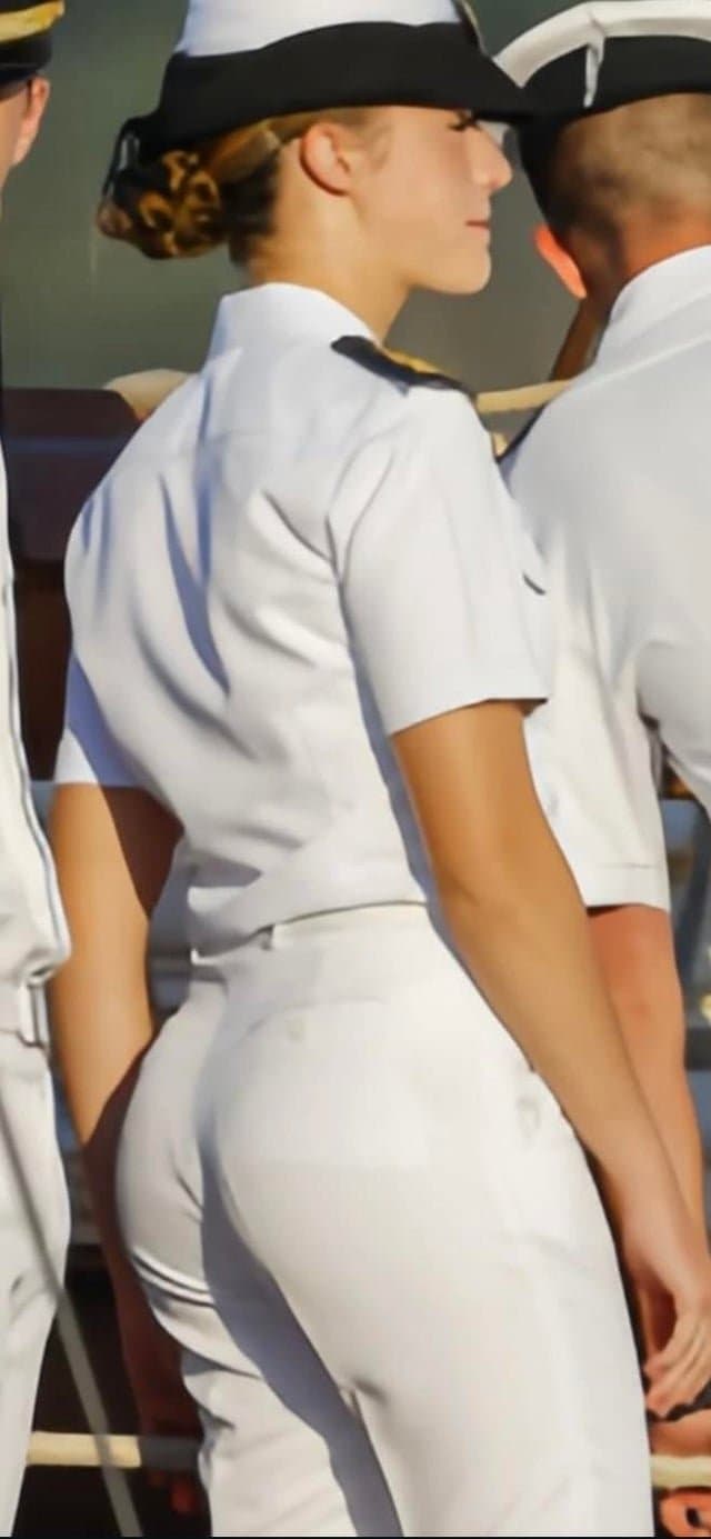 Ella le encanta que nos masturbemos con su orto ella pide pija a gritos y que le den duro