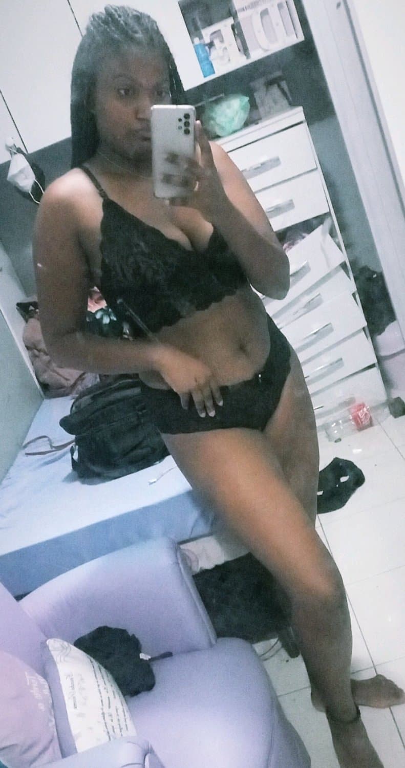 Negra gostosa de langerie