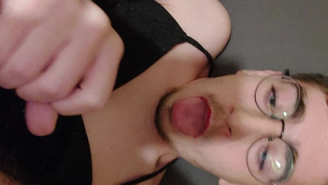 Teen sissy boy giving himself self facial and eats his own cum