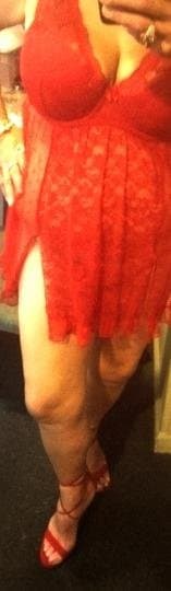 Click to view full size Insanely hot mature cougar gilf , left phone unlocked