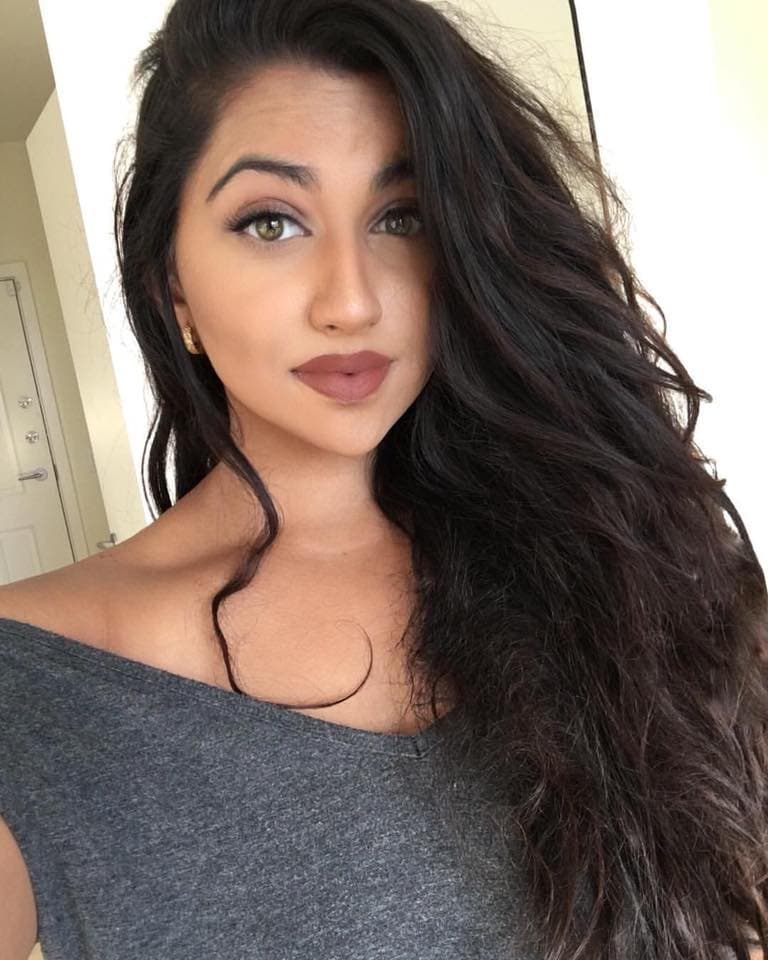 Click to view full size Thic Desi goddess