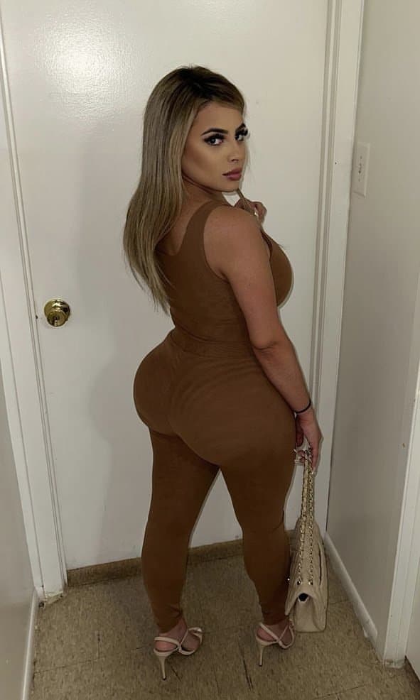 Persian chick with a phat ass and big tits