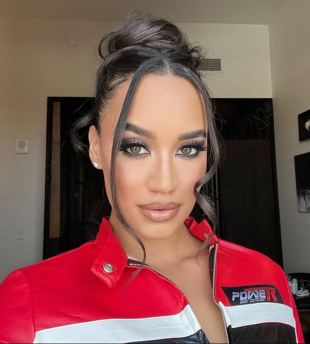 Click to view full size Black beauty Kimmi Chex is a sexy milf. This ebony goddess wants you to give her your nut