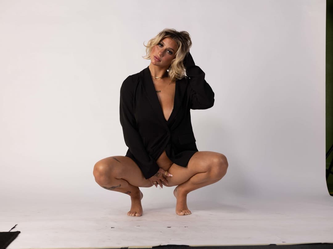 Incredible Tattoed Blonde