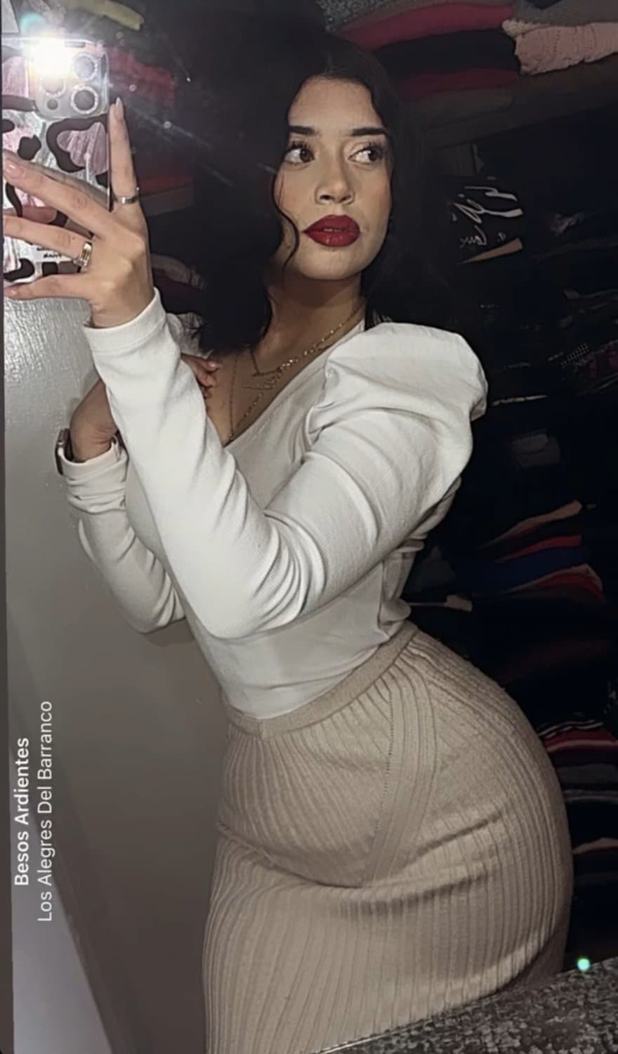 Chaparrita nalgona con algunos fakes