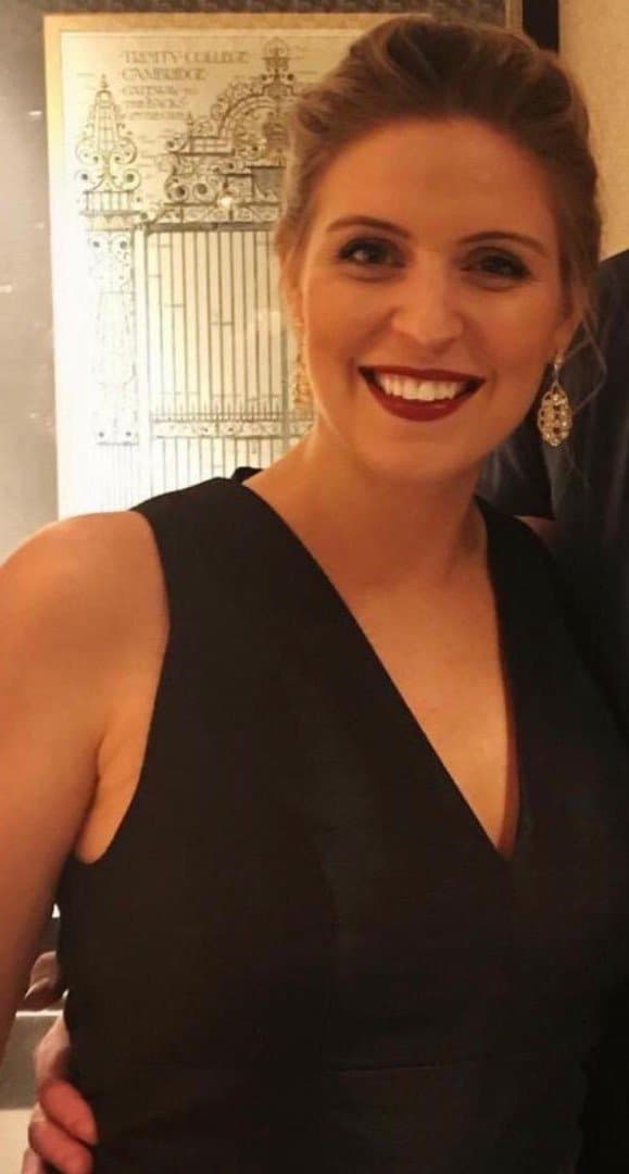 Sexy Burnette milf looking for excitement.