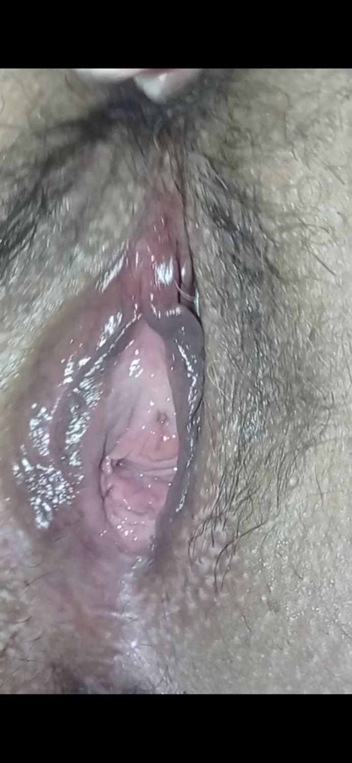 Corno explanou a esposa coroa gostosa, bem putinha !! Oque fariam com essa coroa ?