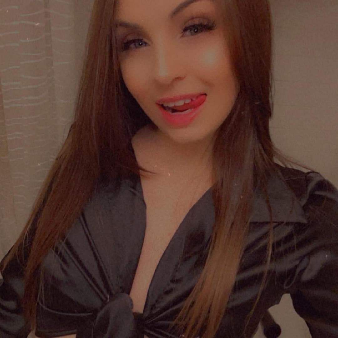 ❤️+?BBC whore taking deep back shots!!