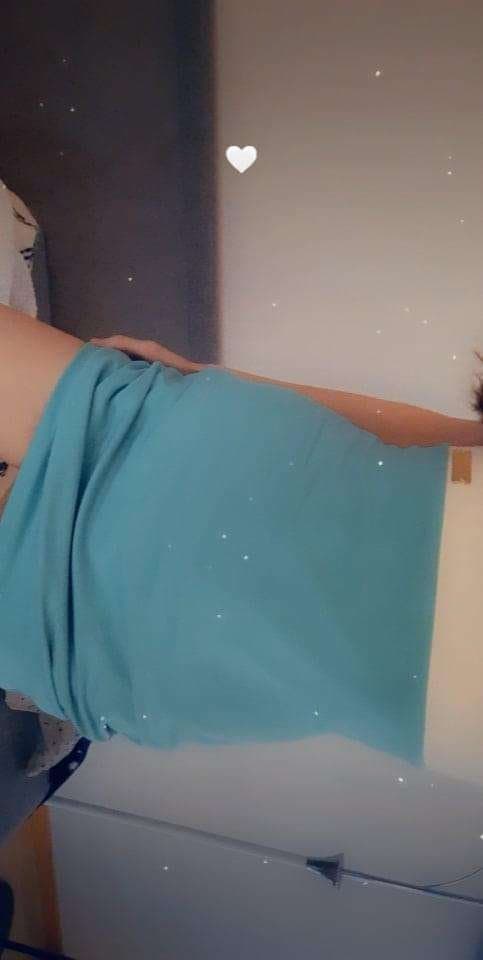 Amateur brunette records her naughty alone time