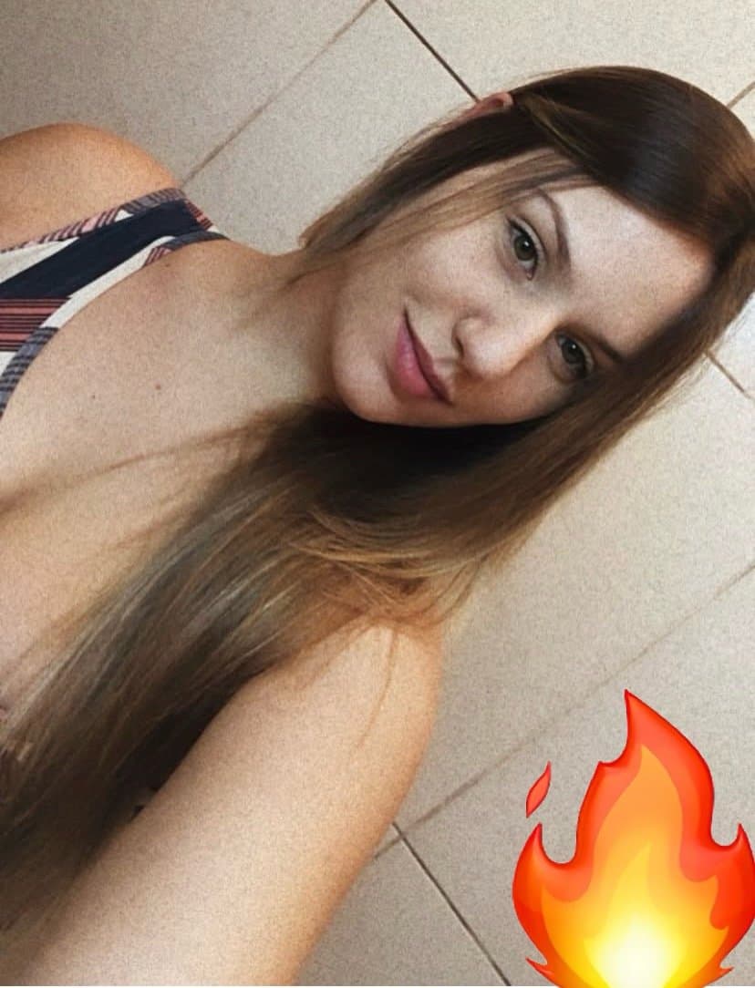 Pra alegria de vocês, 4 fotos da linda layla, mulher absolutamente linda.