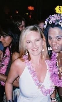 Cougar realtor caught shaking her nice titties in public on camera back in 1993!