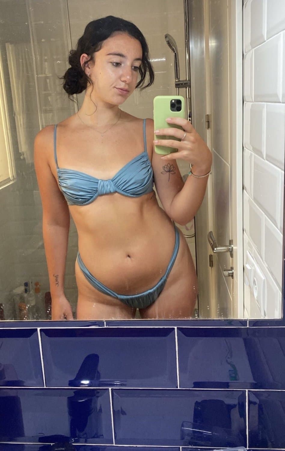 sexy bella with her sexy body