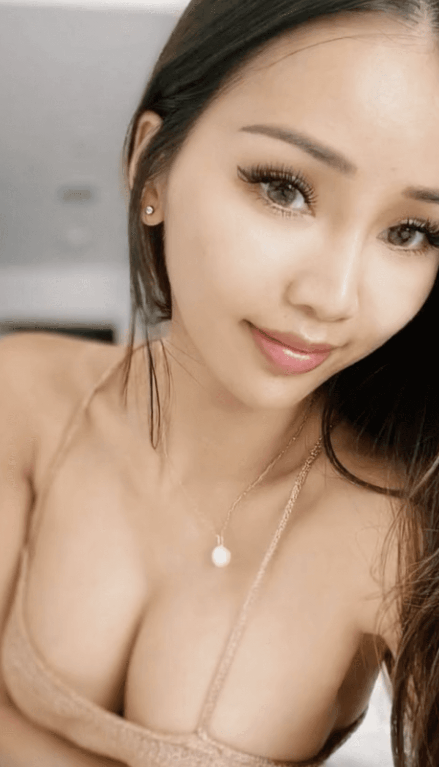 Vietnamese Influencer Dildo Suck