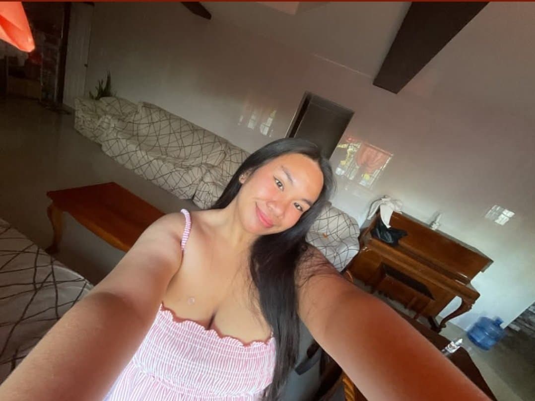 20yrs Old Chubby Pinay slut (Comment sino gusto siya makantot)