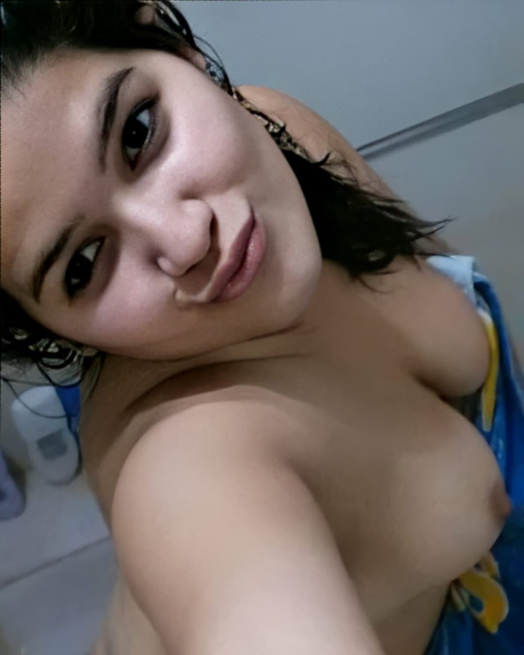 Click to view full size Cin mostrando las tetas