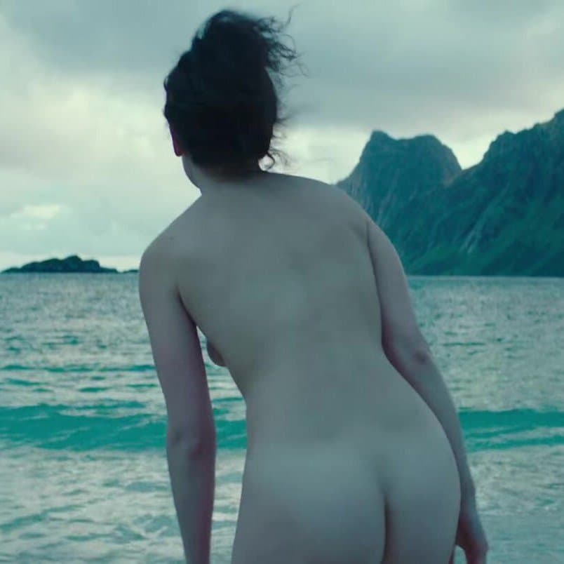 Dark Haired Jewish actress Jenny Slate has a great ass ets.  Nice tits, nice ass and a big nose