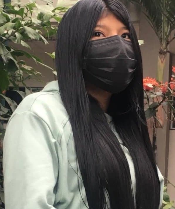 Miren esta perrita, escríbanle, yo tengo sus nu des