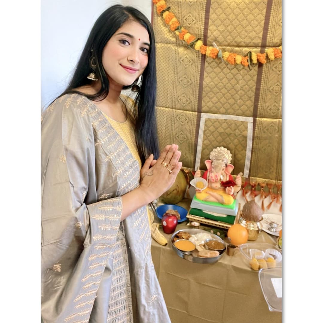 Tinder Indian Girl Leaks Videos And Photos Cute BHig boobs Busty Girl