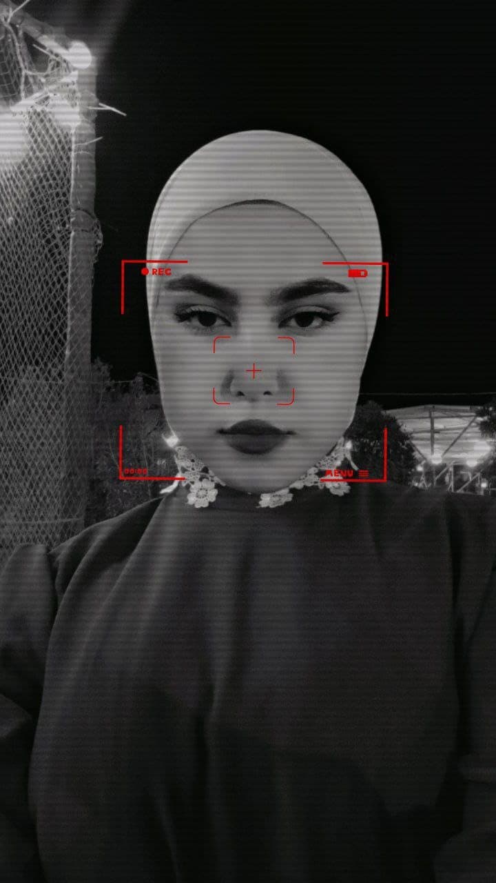 Arab girl with beautiful hijab and appetizing body???