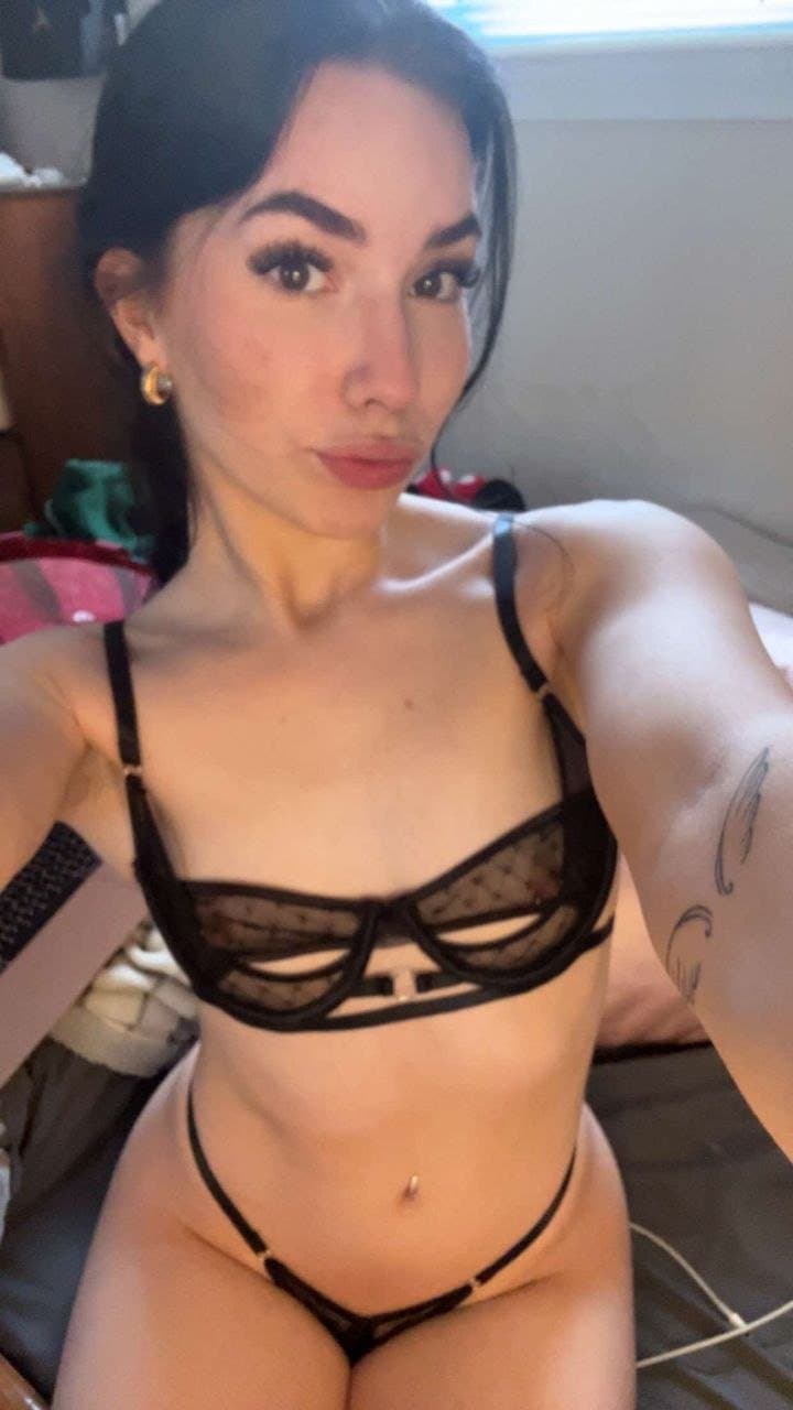 Click to view full size petite cumslut snowbunny huge leak nudes and taking cum on her pretty face