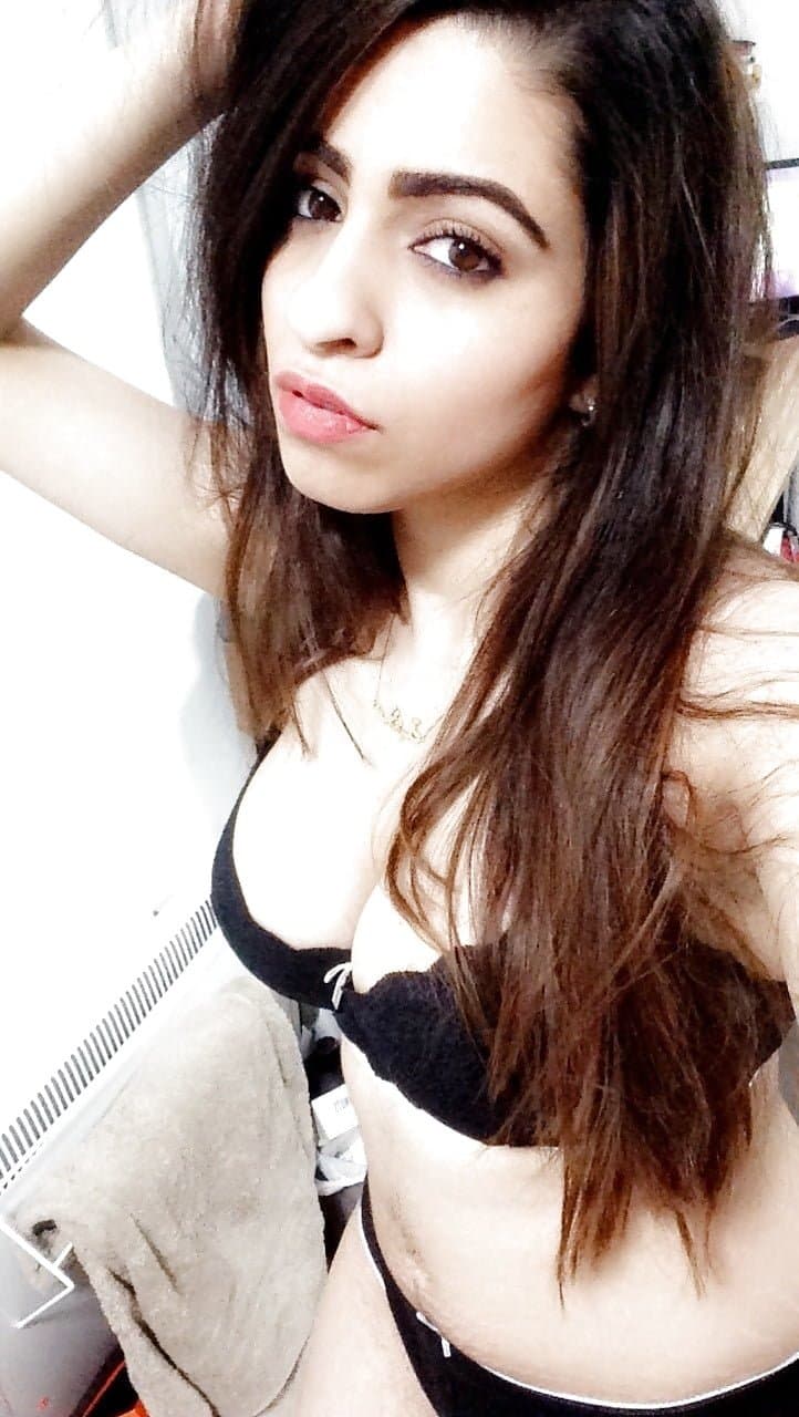 Hot Beautiful Desi Indian Slut Nude Selfie Leaks