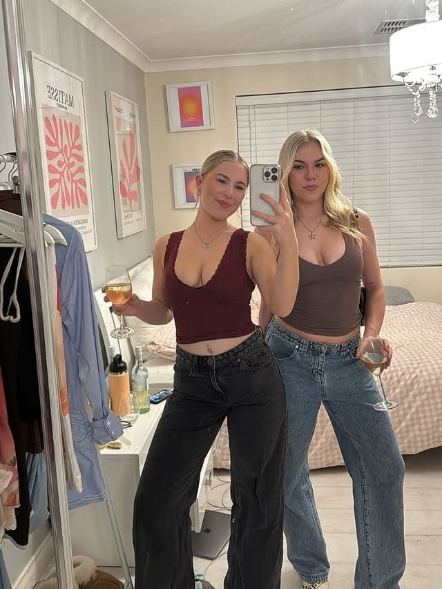 Sexy busty blonde teen Ashlyn