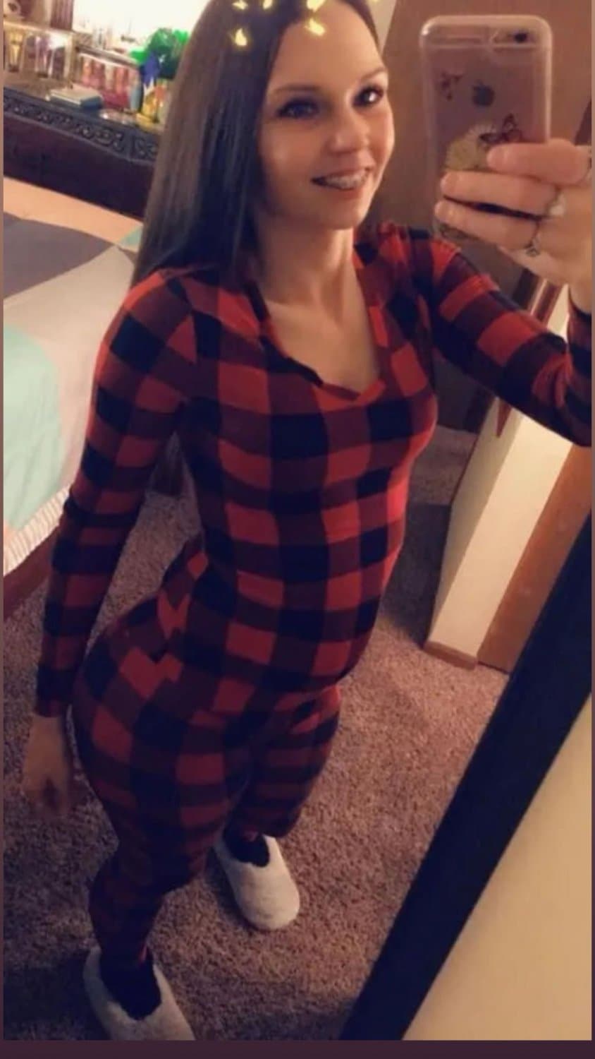 This white bitch got some GOOD WET PHAT PUSSY