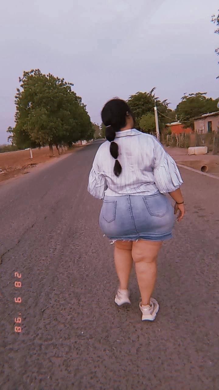 PEAR SHAPE THICK CURVY LATINA SSBBW BIG BOOTY ASS