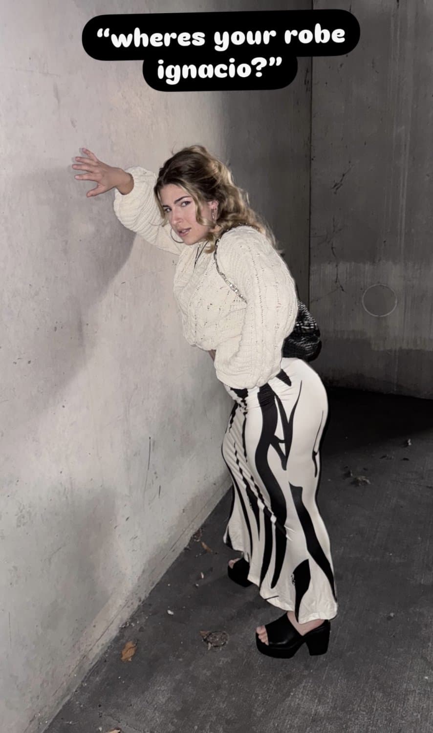 Sexy mommy Emily Joel fitness Instagram influencer