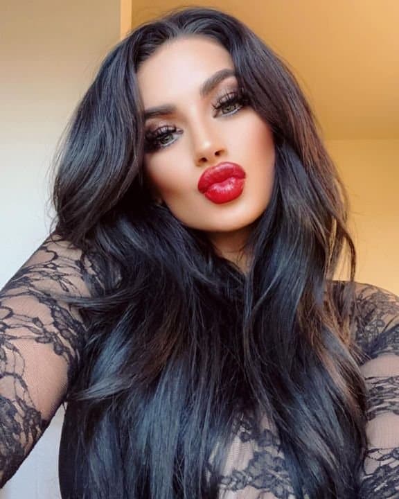 Two girls live out their dream of getting naked and making out with each other on the G G W bus