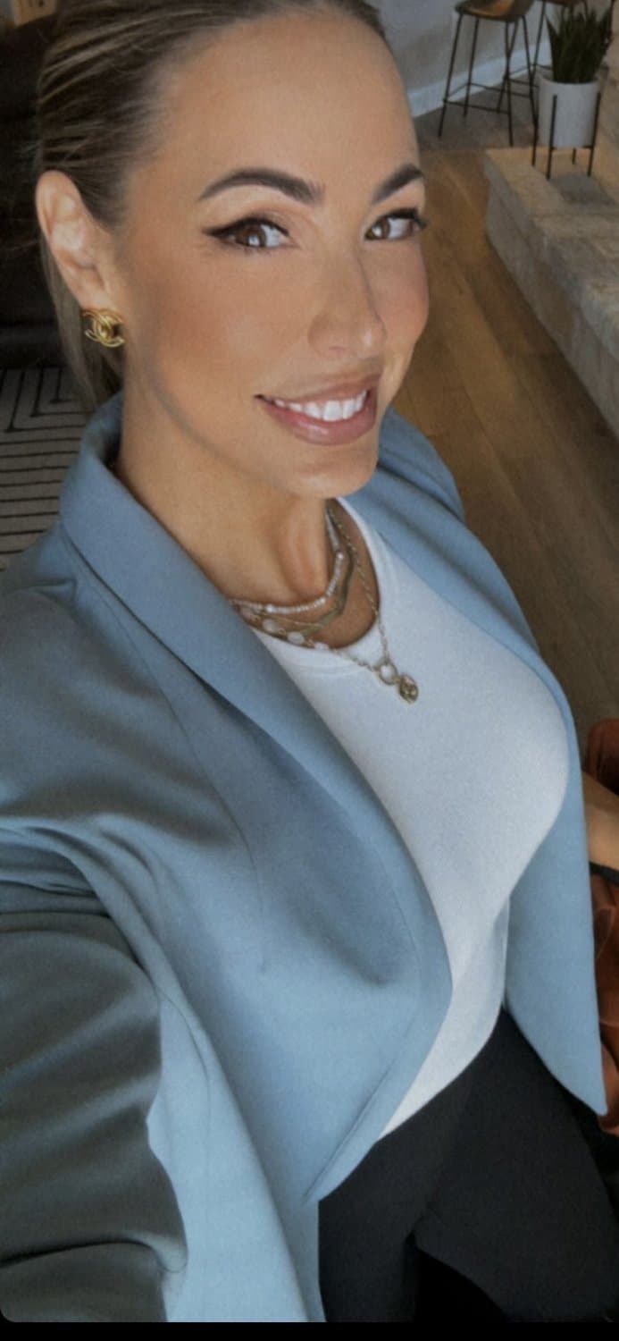 Click to view full size Super MILF Robyn fields