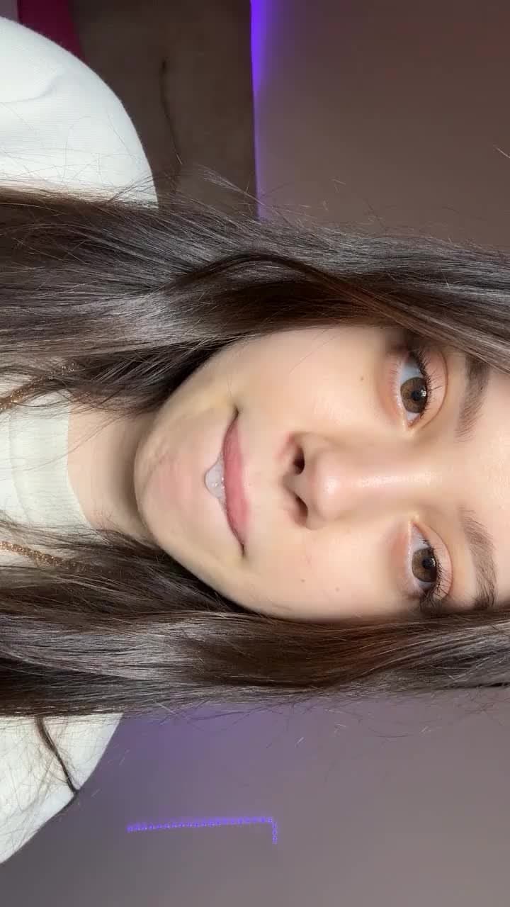 sou uma menina muito sapeca vem ver meus conteúdos fofinho??